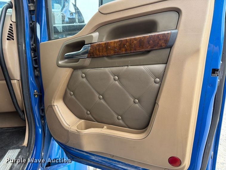 image for item EX4105 2018 Kenworth T680 semi truck