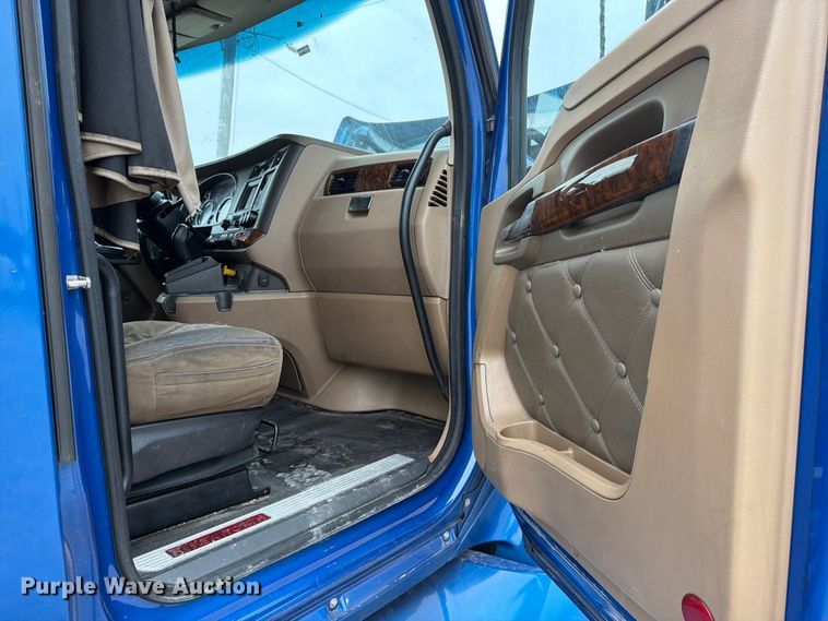 image for item EX4105 2018 Kenworth T680 semi truck