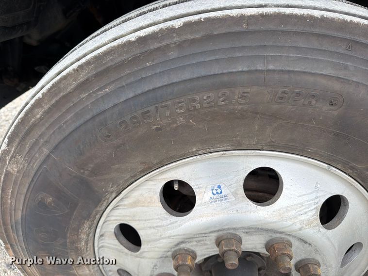 image for item EX4105 2018 Kenworth T680 semi truck