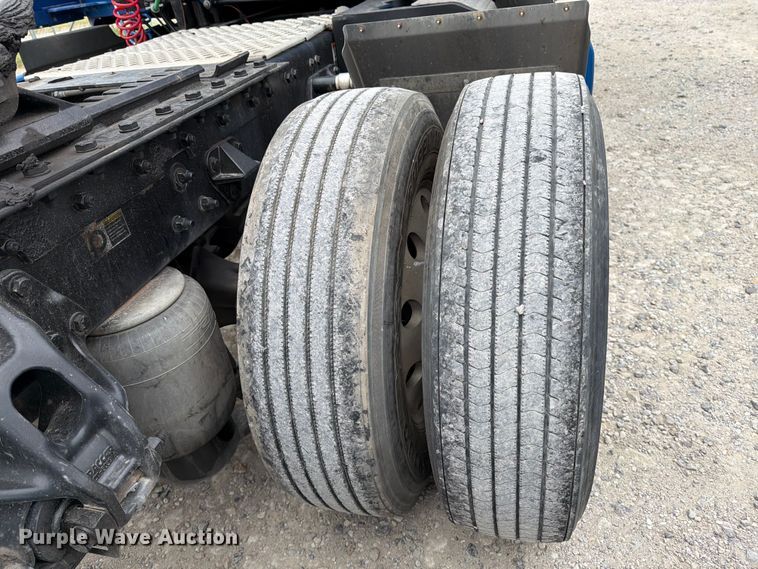 image for item EX4105 2018 Kenworth T680 semi truck