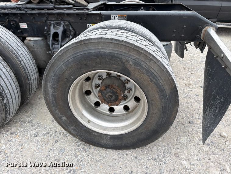 image for item EX4105 2018 Kenworth T680 semi truck