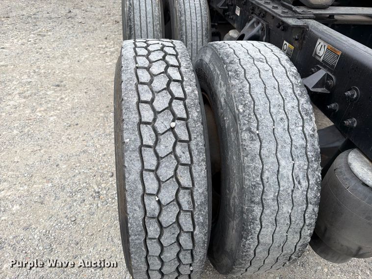 image for item EX4105 2018 Kenworth T680 semi truck