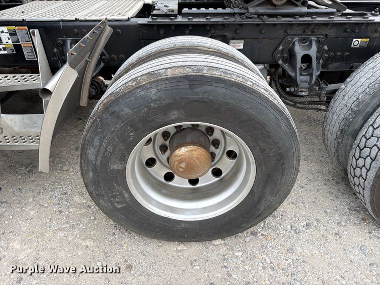 image for item EX4105 2018 Kenworth T680 semi truck
