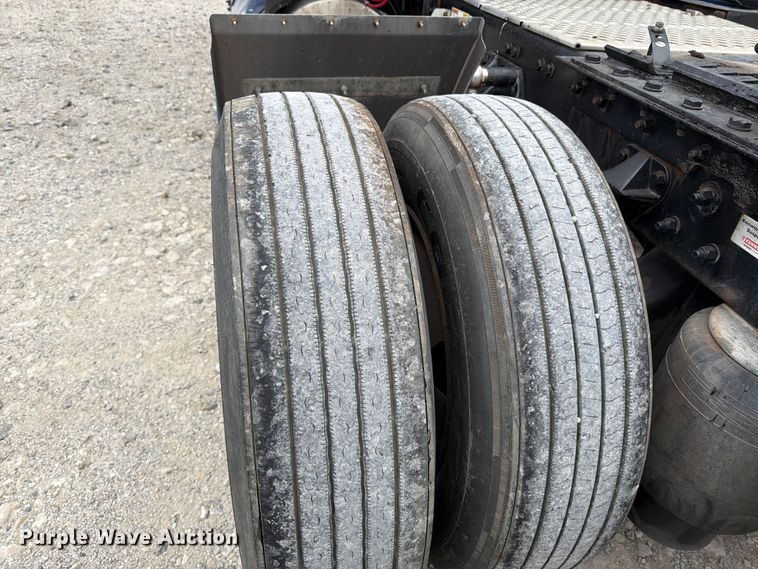 image for item EX4105 2018 Kenworth T680 semi truck