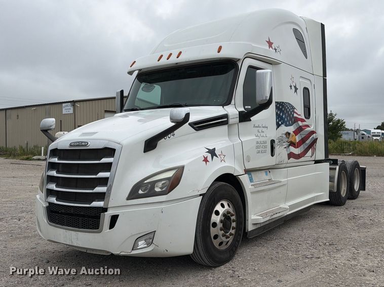 2020 Freightliner Cascadia semi truck