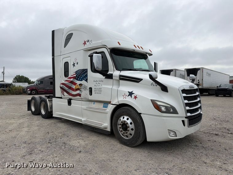 image for item EX4106 2020 Freightliner Cascadia semi truck