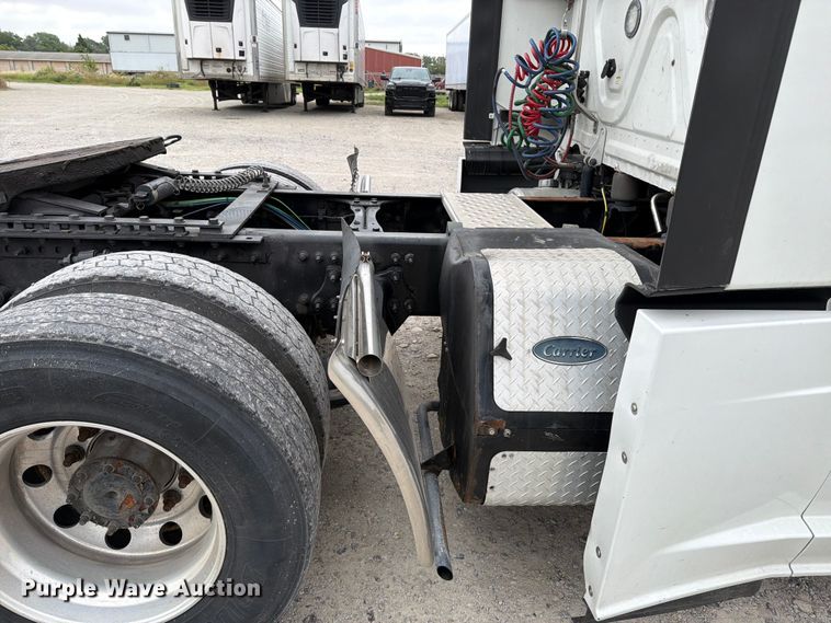image for item EX4106 2020 Freightliner Cascadia semi truck