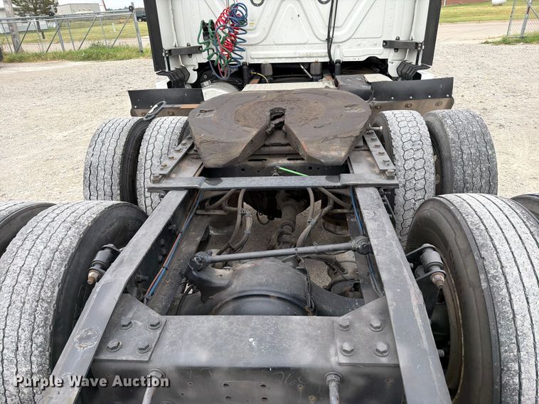 image for item EX4106 2020 Freightliner Cascadia semi truck