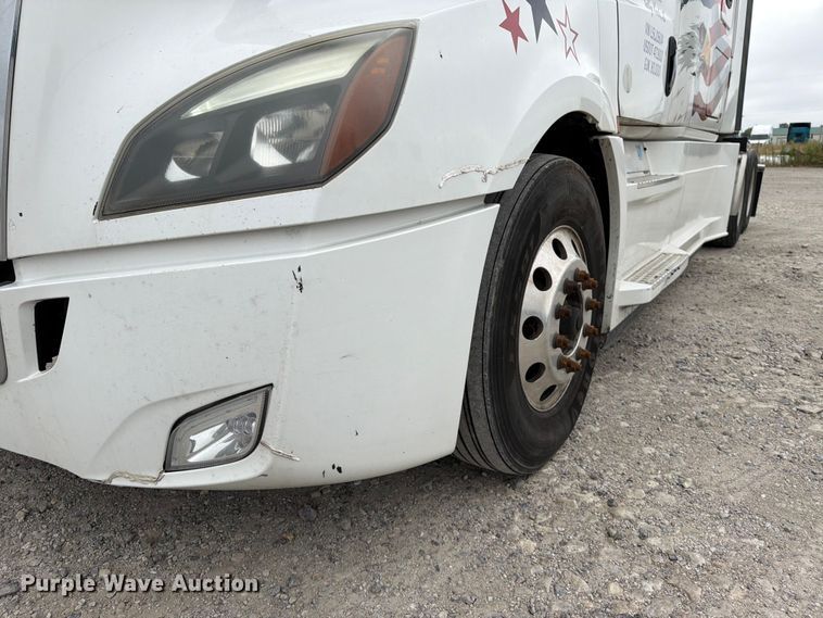 image for item EX4106 2020 Freightliner Cascadia semi truck