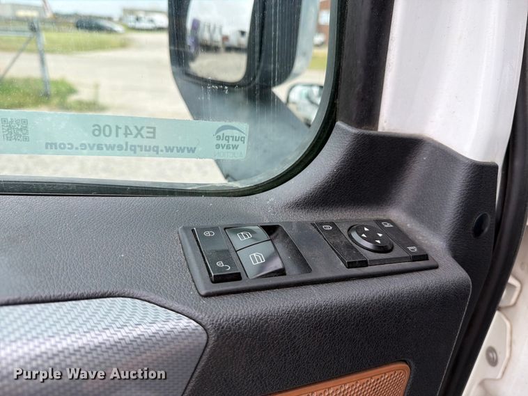 image for item EX4106 2020 Freightliner Cascadia semi truck