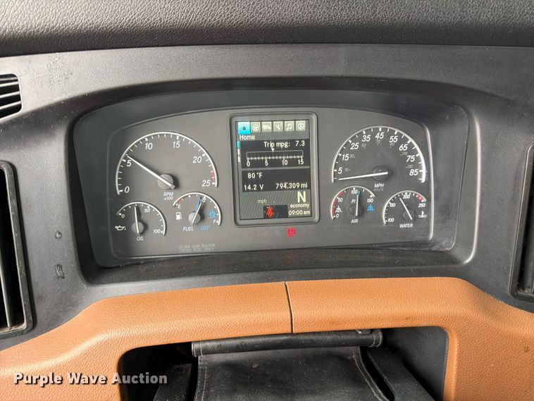 image for item EX4106 2020 Freightliner Cascadia semi truck