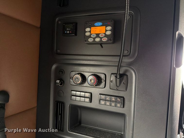 image for item EX4106 2020 Freightliner Cascadia semi truck