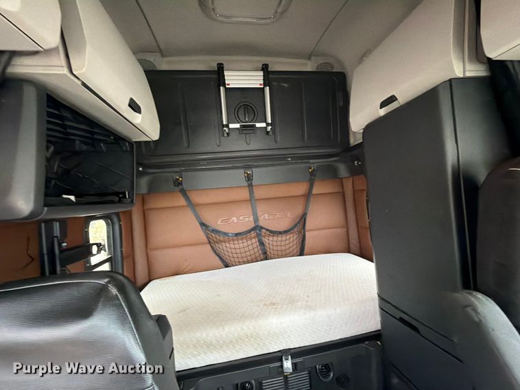 image for item EX4106 2020 Freightliner Cascadia semi truck