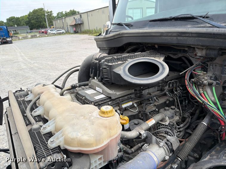 image for item EX4106 2020 Freightliner Cascadia semi truck