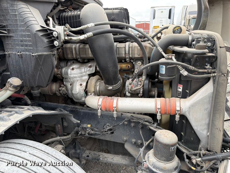 image for item EX4106 2020 Freightliner Cascadia semi truck