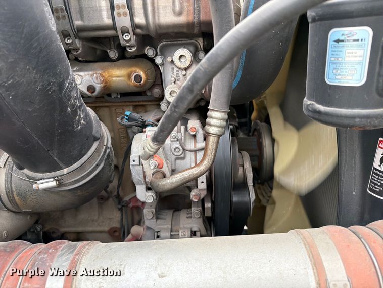image for item EX4106 2020 Freightliner Cascadia semi truck