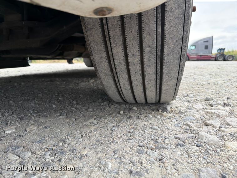 image for item EX4106 2020 Freightliner Cascadia semi truck