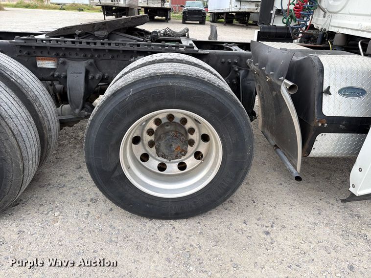image for item EX4106 2020 Freightliner Cascadia semi truck