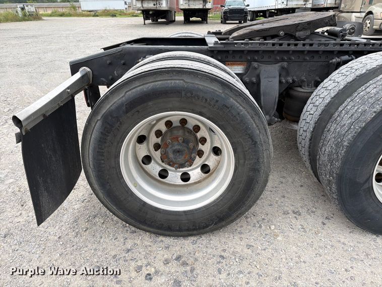 image for item EX4106 2020 Freightliner Cascadia semi truck