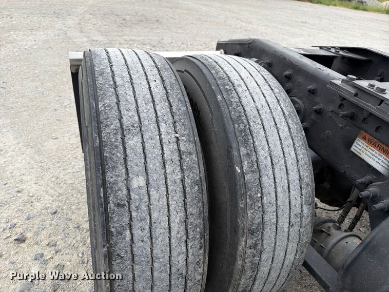 image for item EX4106 2020 Freightliner Cascadia semi truck