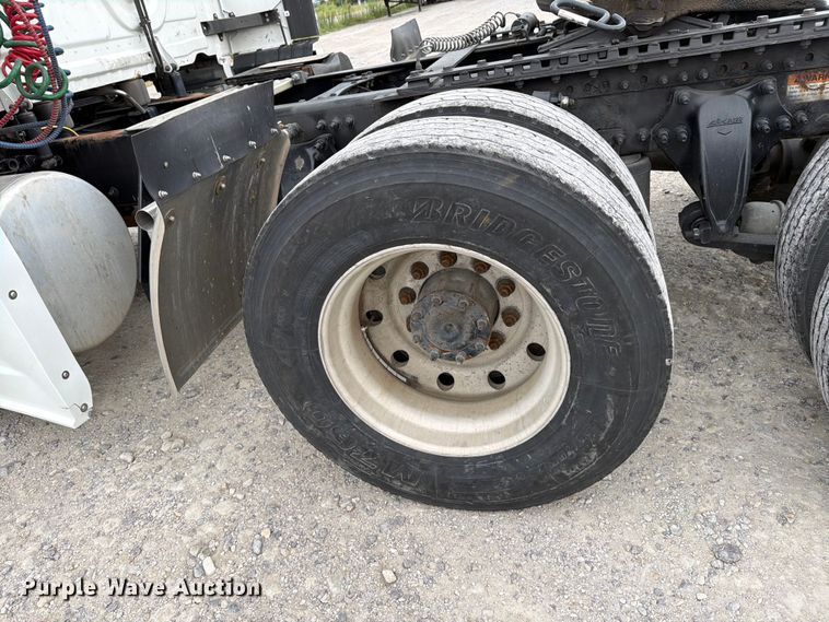 image for item EX4106 2020 Freightliner Cascadia semi truck