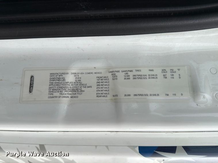 image for item EX4106 2020 Freightliner Cascadia semi truck