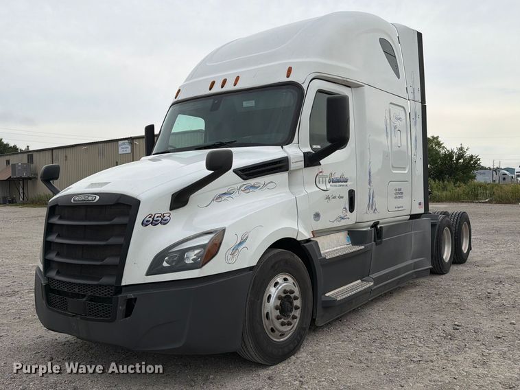 2019 Freightliner Cascadia semi truck