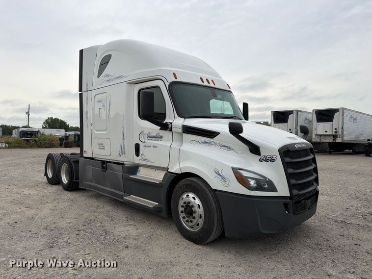 image for item EX4107 2019 Freightliner Cascadia semi truck