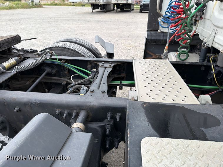 image for item EX4107 2019 Freightliner Cascadia semi truck