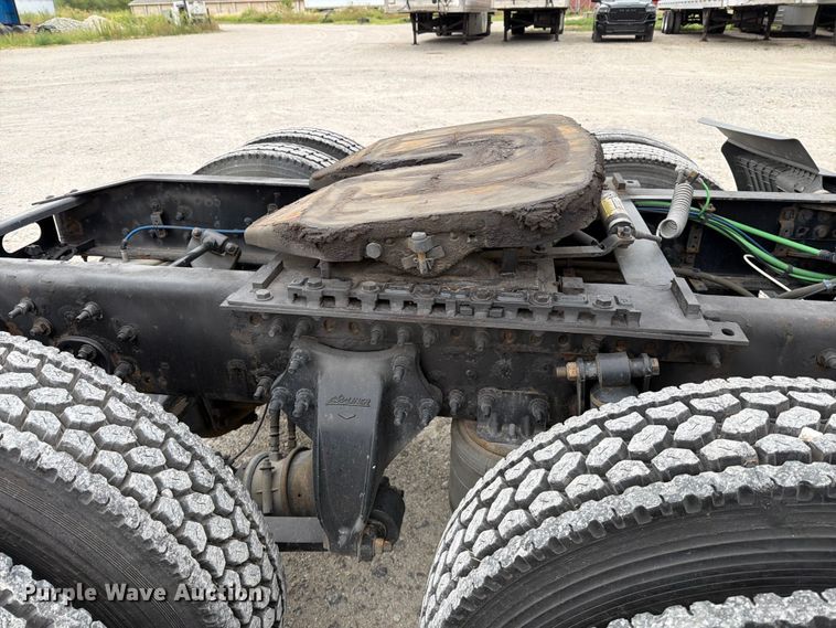 image for item EX4107 2019 Freightliner Cascadia semi truck