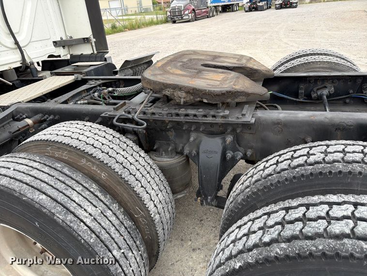 image for item EX4107 2019 Freightliner Cascadia semi truck