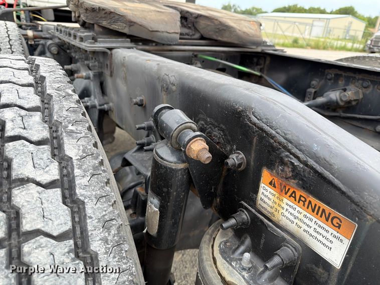 image for item EX4107 2019 Freightliner Cascadia semi truck