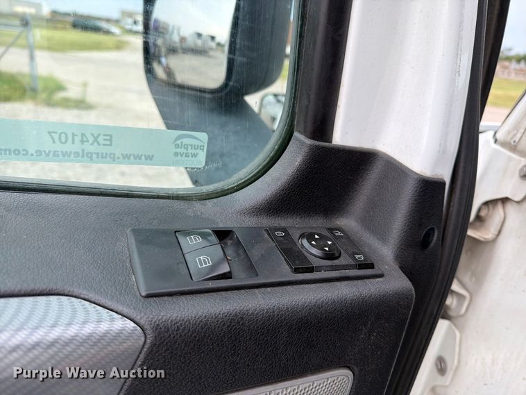 image for item EX4107 2019 Freightliner Cascadia semi truck