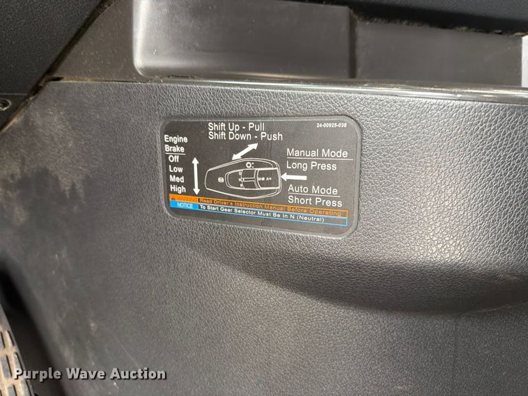 image for item EX4107 2019 Freightliner Cascadia semi truck