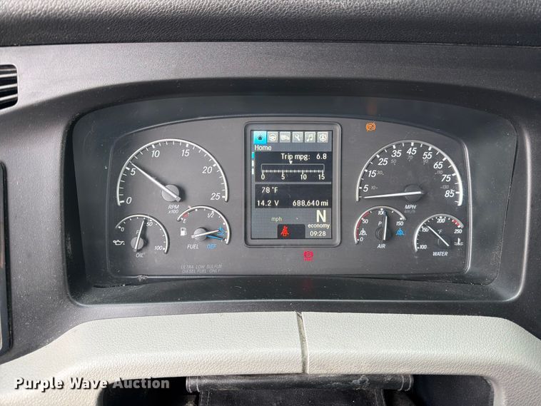 image for item EX4107 2019 Freightliner Cascadia semi truck