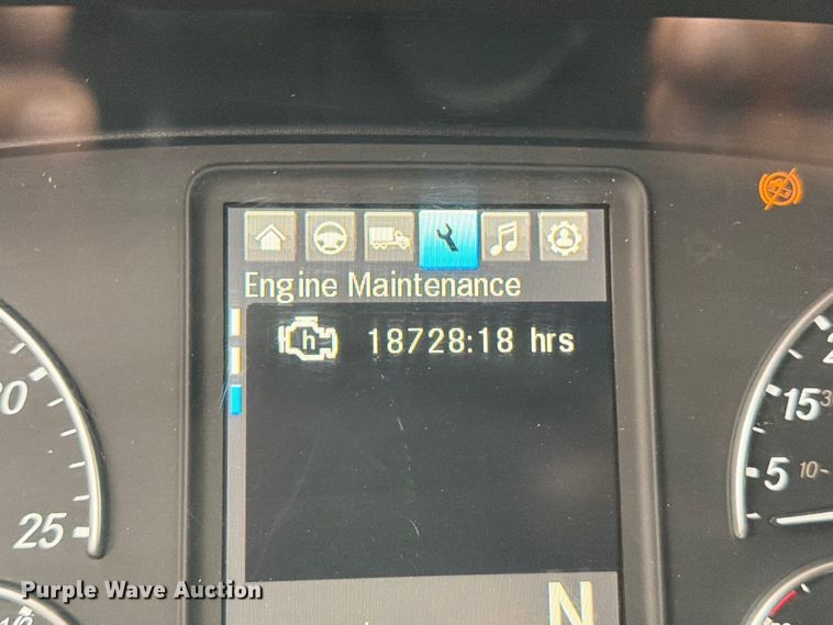 image for item EX4107 2019 Freightliner Cascadia semi truck