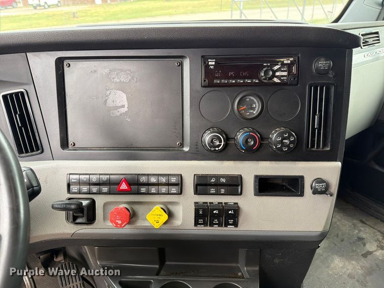 image for item EX4107 2019 Freightliner Cascadia semi truck