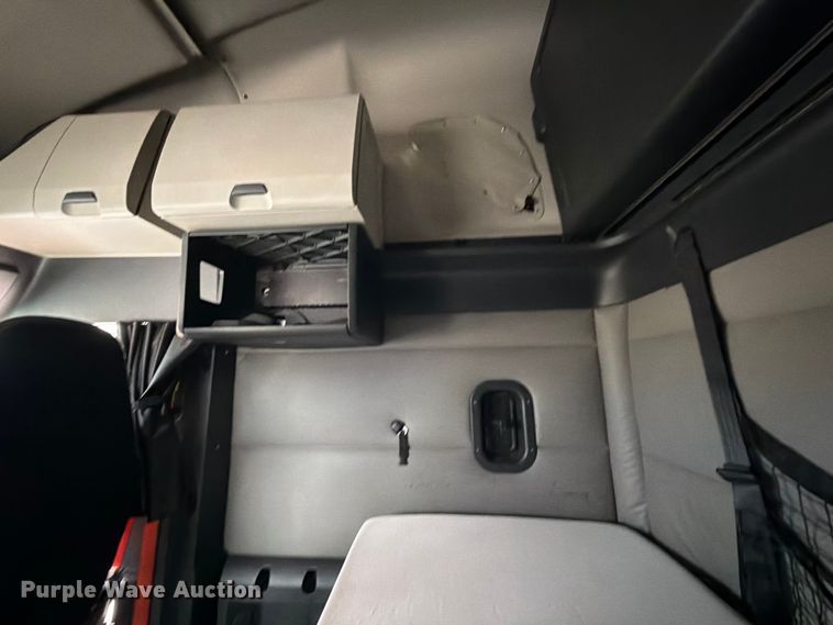 image for item EX4107 2019 Freightliner Cascadia semi truck