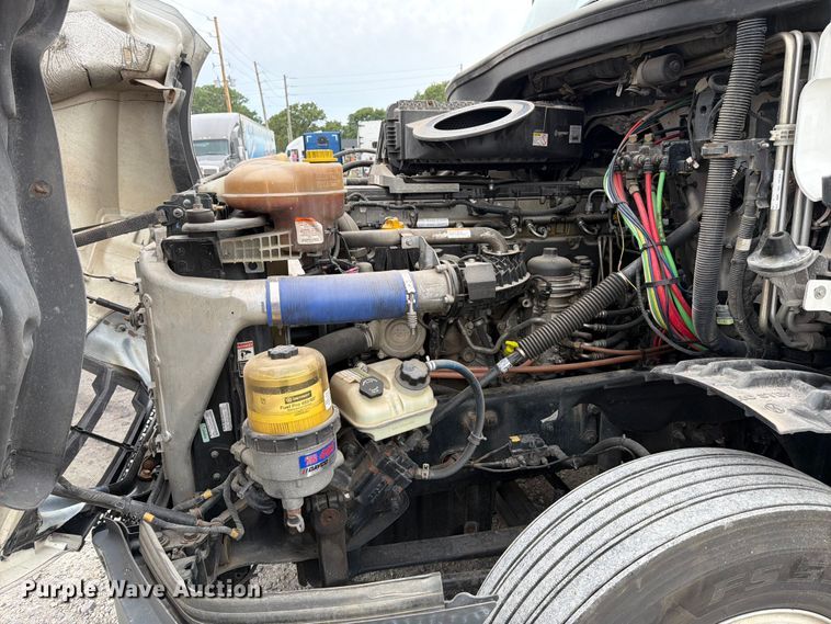 image for item EX4107 2019 Freightliner Cascadia semi truck