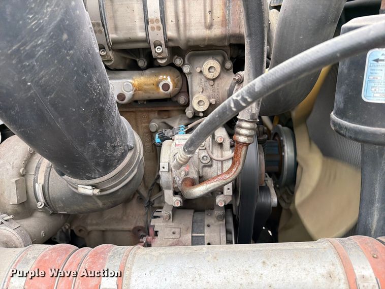 image for item EX4107 2019 Freightliner Cascadia semi truck