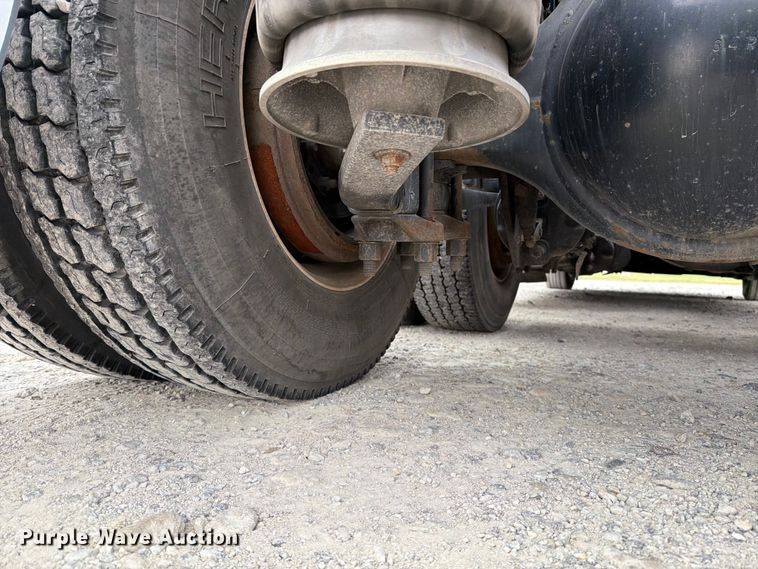 image for item EX4107 2019 Freightliner Cascadia semi truck