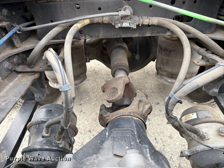 image for item EX4107 2019 Freightliner Cascadia semi truck