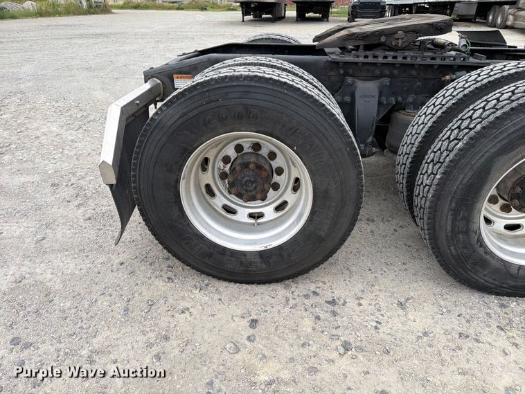 image for item EX4107 2019 Freightliner Cascadia semi truck