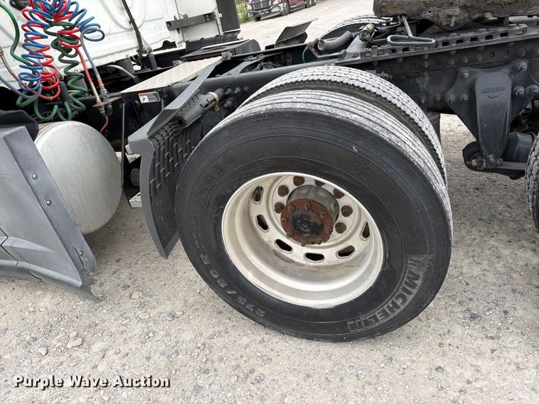 image for item EX4107 2019 Freightliner Cascadia semi truck