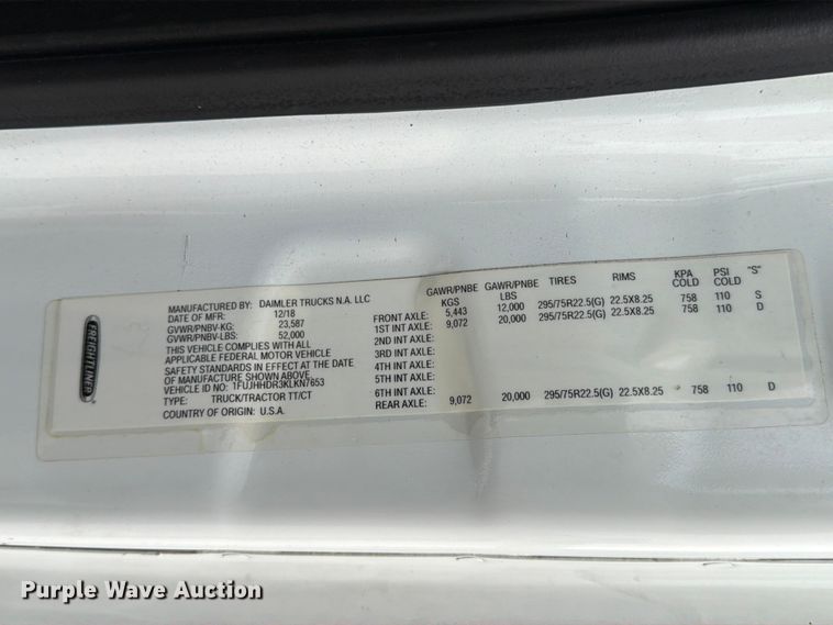 image for item EX4107 2019 Freightliner Cascadia semi truck