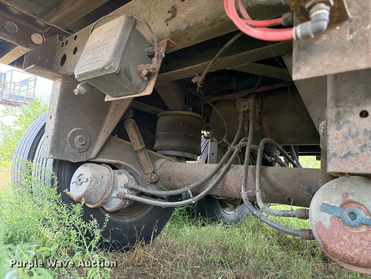 image for item FB4974 2010 Wabash dry van trailer