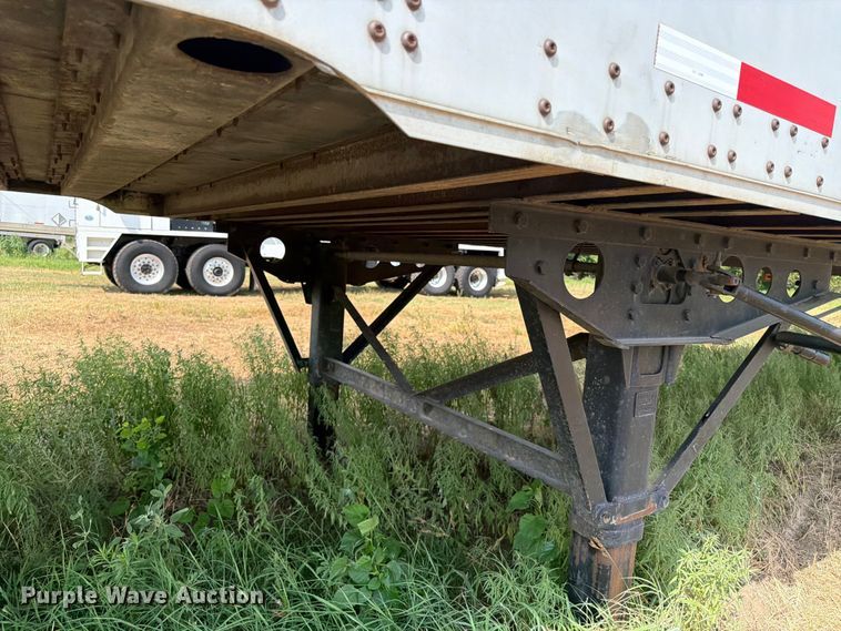 image for item FB4974 2010 Wabash dry van trailer