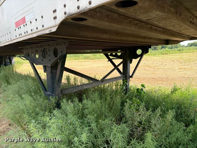 image for item FB4974 2010 Wabash dry van trailer