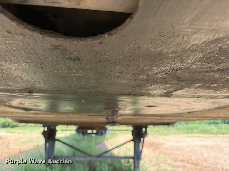 image for item FB4974 2010 Wabash dry van trailer
