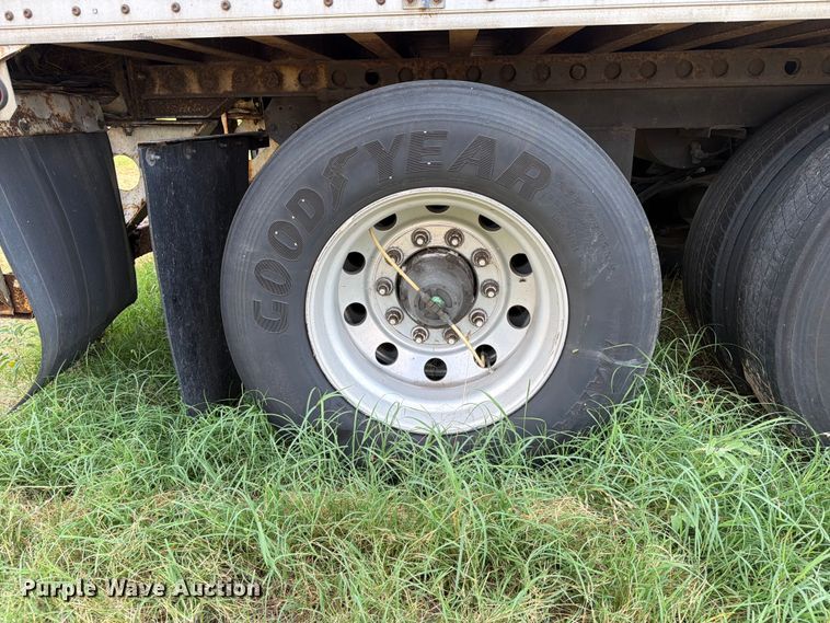 image for item FB4974 2010 Wabash dry van trailer
